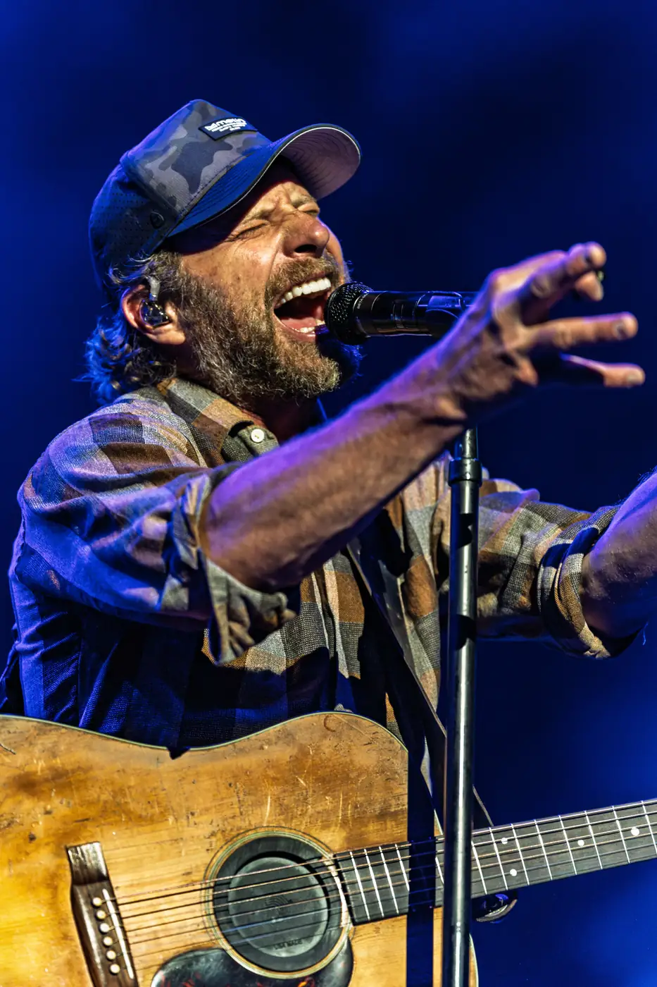 Dierks Bentley reaching toward the camera in blue light