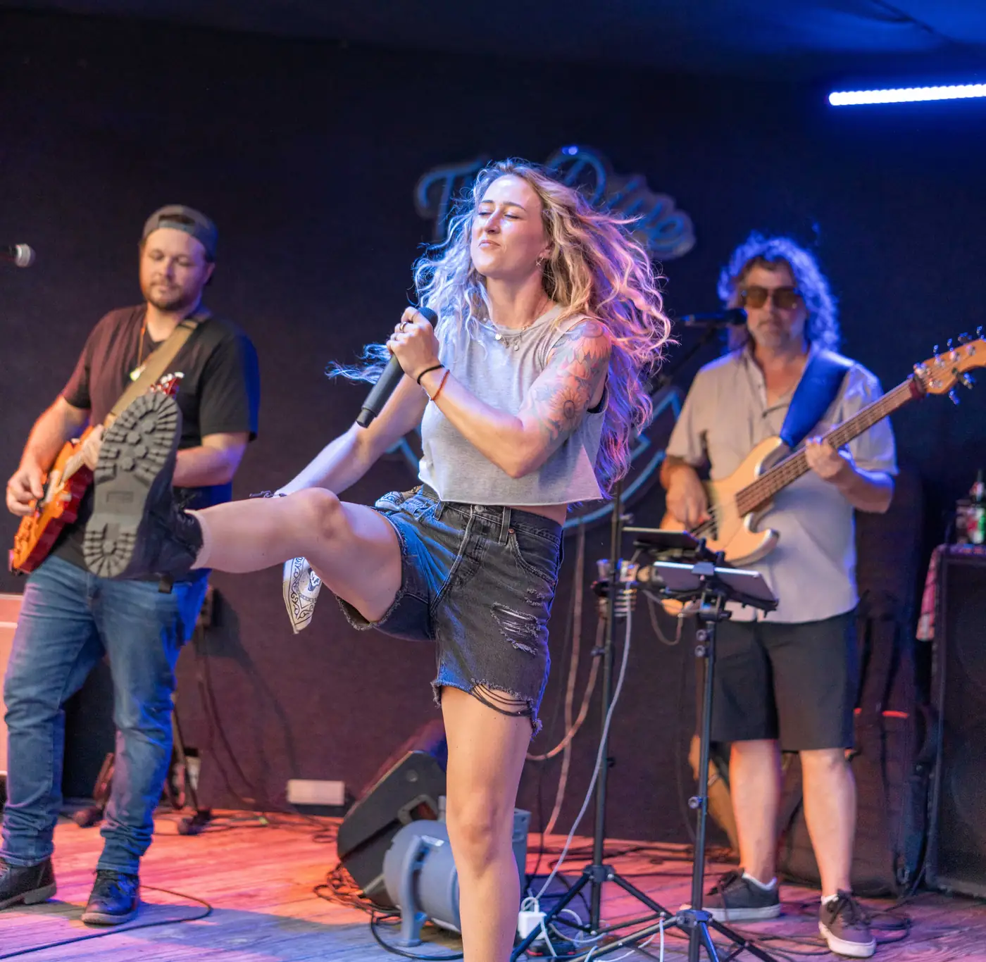 Scratch 2020 lead singer high-kicking mid-song with the band behind
